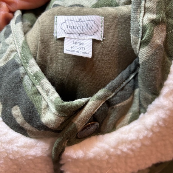 NWOT Boys Mud Pie Camo Sherpa Vest. Size: 4-5T - Picture 4 of 4